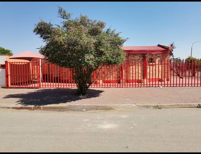 3 BEDROOM HOUSE FOR SALE IN KARLIENPARK